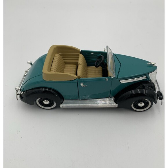 National Motor Museum Mint 1937 V-8 Club Cabriolet Golden Age of Ford - Picture 2 of 9